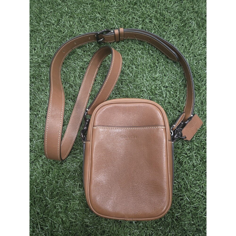 Coach Men Hitch Crossbody Bag Saddle Brown Natural Full Grain Leather CW461